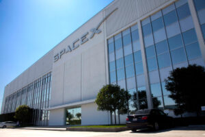 Read more about the article SpaceX to will build NASA’s lunar lander